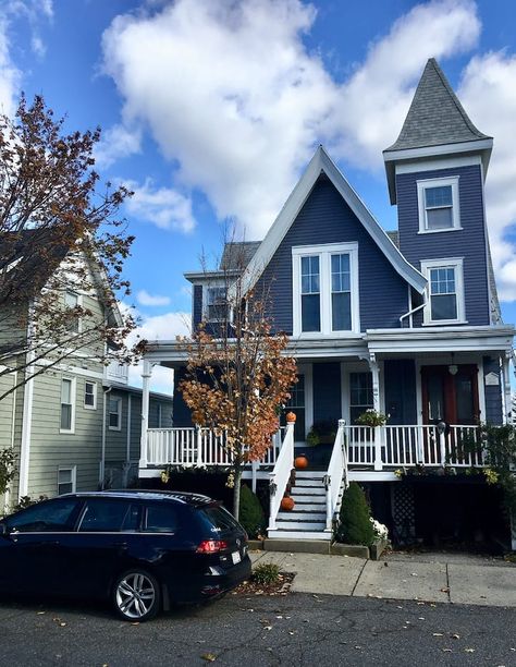 Massachusetts Homes Exterior, Salem Massachusetts Homes, Salem Houses Massachusetts, Salem Massachusetts Houses, Salem Houses, Salem Massachusetts Aesthetic, Massachusetts Homes, Victorian Seaside, Massachusetts Aesthetic