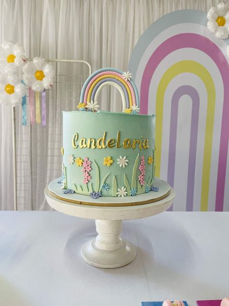 Rainbow and daisies for Cande! | CatchMyParty.com Daisies Birthday, Catch My Party, Birthday Party Ideas, Ideas Photo, 1st Birthday, Photo Gallery, Birthday Parties, Party Ideas, Daisy