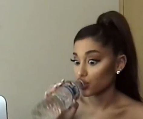 Ariana Grande Profile, Ariana Grande Meme, Ariana Grande Songs, Ariana Grande Fans, Ariana Grande Cute, Ariana Grande Photoshoot, Ariana Grande Photos, Ariana Grande Pictures, Ariana G