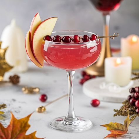 Cran-Apple Martini Cocktail Recipe: Refreshing Twist You Need to Try! - Thirsty Tales Cocktails With Vodka, Holiday Drinks Alcohol, Cranberry Vodka, Apple Martini, Thanksgiving Cocktails, Drinks Alcohol, Apple Cranberry, Martini Cocktail, Holiday Drinks