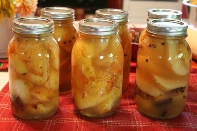 Pear Recipes Easy, Spiced Pears, Pickled Pears, Canning Pears, Easy Canning, Honey Simple Syrup, Canned Pears, Pear Dessert, Canning Tips