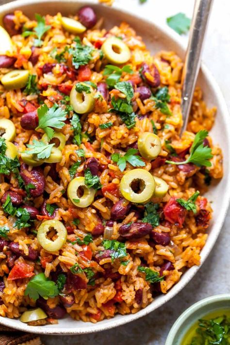 Rice With Capers, Spanish Rice Dinner Ideas, 1 Pot Meals, Spanish Rice Dinner, Spanish Rice And Beans, One Pot Rice Meals, Meal Vegetarian, Dishing Out Health, Nutritious Dinner