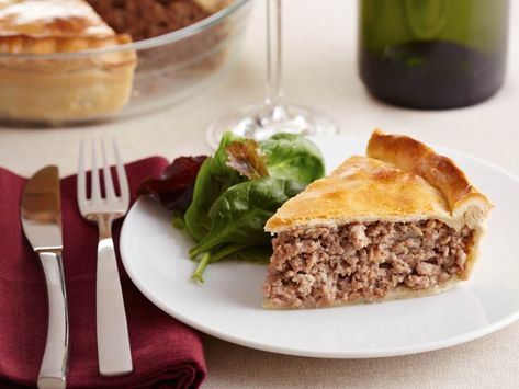 A recipe for Alex Trebek's Tourtiere Trebek made with ground pork, ground veal, onion, poultry seasoning, thyme, ground cloves, red wine, beef Best Tourtiere Recipe, Tortiere Recipe, French Canadian Meat Pie Recipe, Tourtiere Recipe, Canadian Meat Pie Recipe, Canadian Meat Pie, French Meat Pie, French Meat, Ground Veal