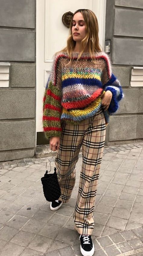 Colourful Chunky Knit Sweater, Crotchet Chunky Sweater, Funky Knit Sweater, Funky Sweaters, Knit Collage, Stripe Cardigan, Diy Knitting, Mode Inspo, 가을 패션