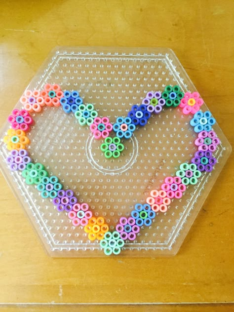 Heart of flowers hama beads. Strijkkralen bloemen knutselen #leukmetkids Hamma Beads Ideas, Easy Perler Bead Patterns, Pearl Beads Pattern, Easy Perler Beads Ideas, Fuse Bead Patterns, Fusion Beads, Hama Beads Design, Perler Bead Templates, Diy Perler Bead Crafts