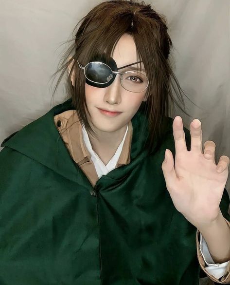 #AoT #anime #MAPPA #cosplay #attackontitan #shingekinokyojin #hangezoe #hanji IG: @ley_feng Aot Cosplay, Anime Cosplay Makeup, Hange Zoe, Snk Cosplay, Cosplay Characters, Amazing Cosplay, Dessin Adorable, Body Poses, Cosplay Makeup