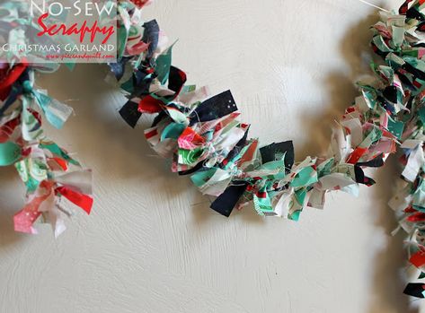 Fabric Garland Diy, Fabric Strip Garland, Diy Fabric Garland, Garland Fabric, Homemade Christmas Wreaths, Sew Christmas, Diy Christmas Garland, Rustic Fabric, Rag Garland