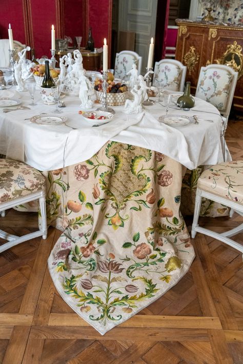 Antique Table Setting, Antique Dining Room, Beautiful Flatware, Table Setting Decor, All Of The Lights, New Museum, Flower Lights, Colorful Curtains, Reception Rooms