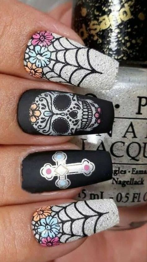 Skull Nails Acrylic, Dia De Los Muertos Nail Ideas, Mexican Inspired Nails Mexico, Catrina Nails, Nail Art Designs Halloween, Day Of The Dead Nails, Nails 2023 Winter, Autumn Nails 2023, Halloween Gel Nails