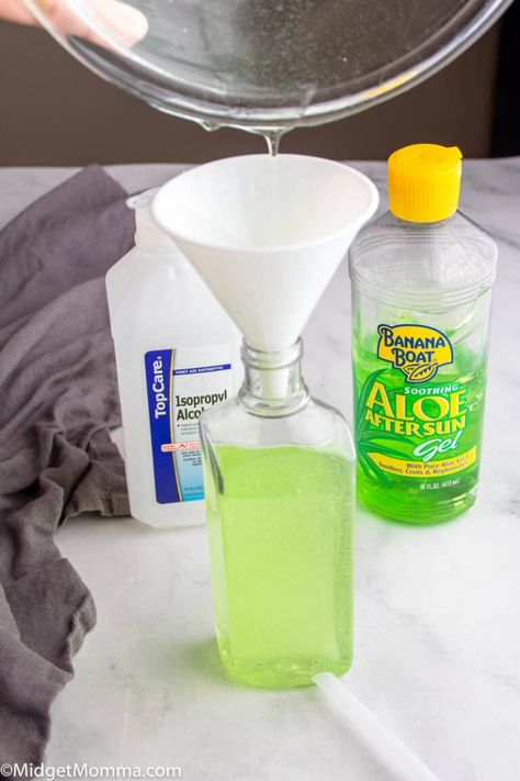 Making homemade hand sanitizer is SUPER easy! If you are wanting to save money or you are on the hunt for hand sanitizer and have gotten to the store and realized they are all out then you are going to love this EASY DIY Hand Sanitizer. Natural Hand Sanitizer, Hand Sanitizers, Cleaning Recipes, Diy Recipes, Cleaners Homemade, How To Make Homemade, Diy Cleaning Products, Household Hacks, Diy Food Recipes