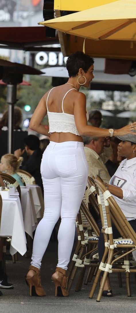 Nikki Murphy, Nicole Murphy Hair, Nicole Mitchell, Nicole Mitchell Murphy, Women Attire, Nicole Murphy, Look Alike, Celebrities Female, White Jeans