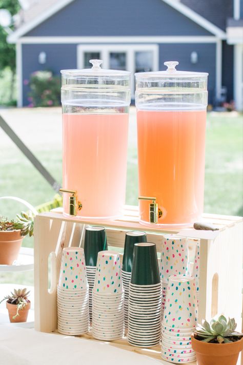 Grad party, party ideas, summer party, picnic drinks, drink station, party decor, aesthetic party decorations, aesthetic party, succulent decor, cute party, spring party, girl grad party, grad party girl ideas, bright party decor, drink display, lemonade stand Lemonade Station, Party Drink Station, Party Lemonade, Lemonade Stand Party, Beverage Station Party, Grad Party Theme, Diy Lemonade Stand, Food Display Stands, Party Stations