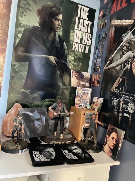 Gaming Nerd Aesthetic, Apocalypse Bedroom, The Last Of Us Themed Room, The Last Of Us Gaming Setup, Tlou Aesthetic Poster, Tlou Aesthetic Game, The Last Of Us Merch, Ellie’s Room Tlou, Vibey Room