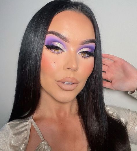 White And Purple Eyeshadow, Purple Face Paint Ideas, Cut Crease Makeup Looks, Purple Cut Crease, 2024 Makeup, Purple Eyeshadow Looks, Crease Eyeshadow, Cut Crease Eyeshadow, Crease Makeup