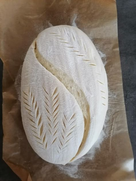 Sourdough Designs Oval, Easy Sourdough Scoring Patterns, Sourdough Boule Scoring Patterns, Oval Sourdough Scoring, Thanksgiving Sourdough Scoring, Sourdough Score Designs, Sourdough Bread Aesthetic, Sourdough Bread Designs, Sourdough Scoring Patterns