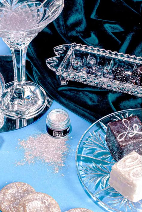 Add some sparkle to your cocktails with our edible rhinestone silver glitter! It's the perfect accessory for any fancy drink (and it's completely safe to consume). Get ready to impress your guests with this unique and playful touch. Cheers to a sparkling good time! Drinks And Food, Fancy Sprinkles, Edible Gold Leaf, Holographic Print, Artificial Food, Edible Gold, Fancy Drinks, Glitter Powder, Edible Glitter