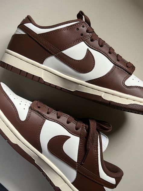 Dunks Shoes Brown, Jordan Brown Shoes, Brown Dunks Aesthetic, Nike Shoes Women Brown, Brown Bag And Shoes Outfit, Brown Nike Dunks Outfit Woman, Brown Jordans Sneakers, Nike Brown Shoes, Neutral Dunks