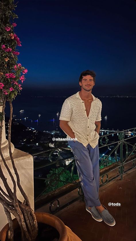 Mens Aesthetic Pictures, Men Europe Outfits Summer, Mens Outfits Vacation, Man Vacation Outfits, Mens Vacation Poses, Spain Aesthetics Outfit Men, Boat Outfit Men, Men Dating Profile Photos, Mens Outfits Italy