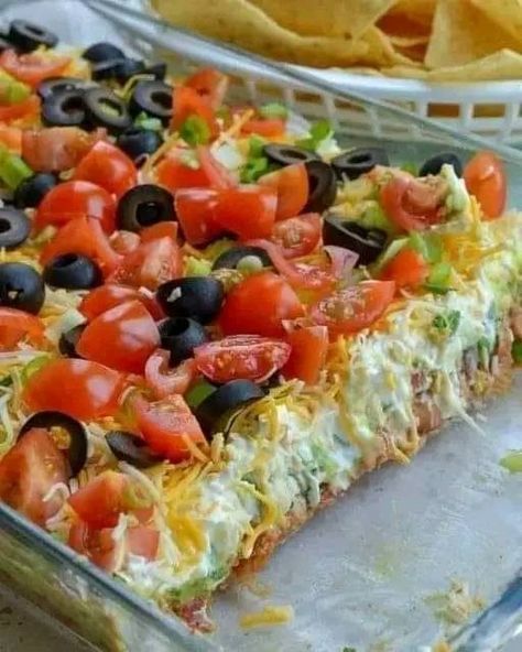 Layer Taco Dip, 7 Layer Taco Dip, Layered Taco Dip, Taco Dip Recipe, Taco Mix, Seven Layer Dip, Fried Beans, Free Keto Meal Plan, Layer Dip