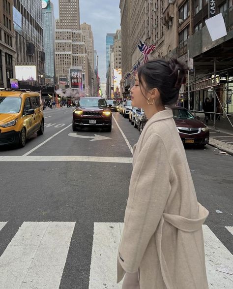 New York Spring Outfits, Michelle Choi, Nyc Pics, New York Vibes, Nyc Baby, Nyc Girl, Nyc Aesthetic, New York Spring, Nyc Life