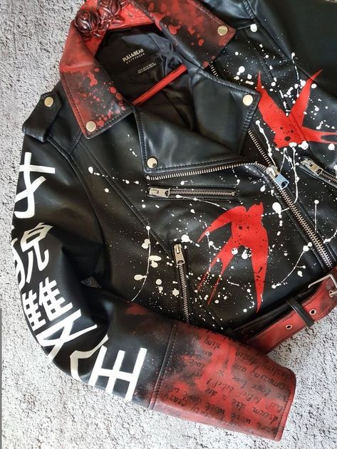 Hand Painted Leather Jacket, Jacket Hand Painted, Customised Denim Jacket, Painted Leather Jacket, Custom Leather Jackets, Jacket Ideas, Hand Painted Denim Jacket, Battle Jacket, Painted Denim Jacket