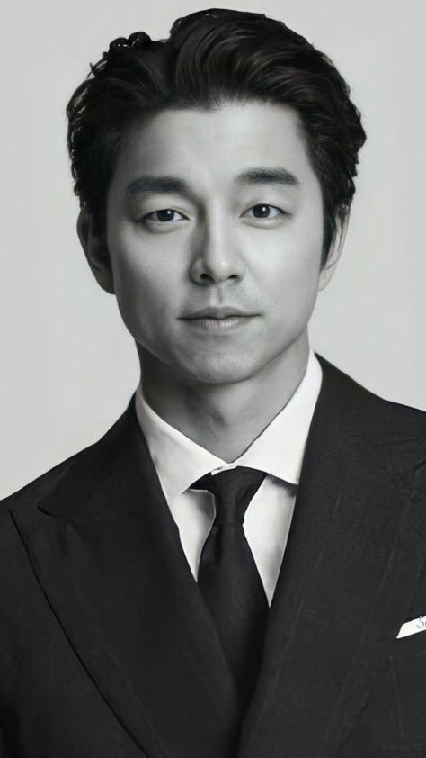 Goblin Gong Yoo, Goblin Kdrama, A Man In A Suit, Man In A Suit, 얼굴 드로잉, Asian Man, 얼굴 그리기, Handsome Asian Men, Mia 3