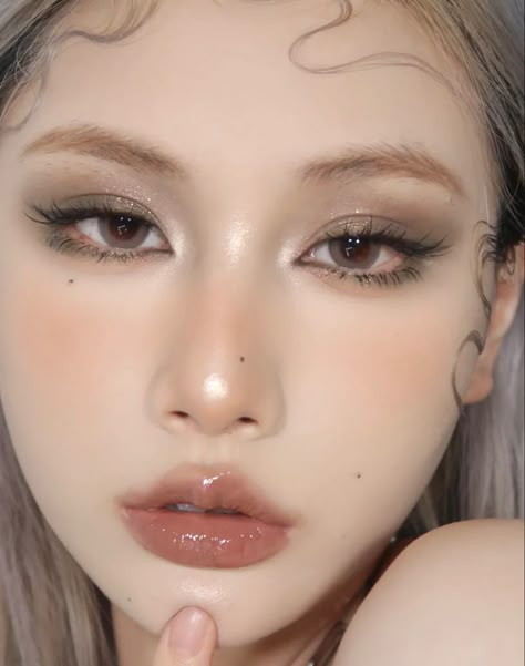 Nude Eye Makeup, Brown Makeup Looks, Makeup Douyin, Light Makeup Looks, Douyin Makeup, Makeup Face Charts, Korean Eye Makeup, Glitter Eye Makeup, Makeup Challenges