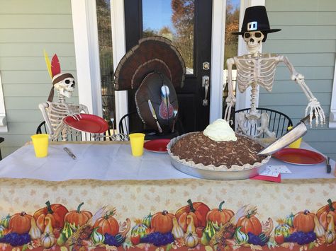 Baxter Skeletons - Happy Thanksgiving 2015 Skeleton Shenanigans, Skeleton Thanksgiving, Spooky Thanksgiving, Thanksgiving Skeleton, Skeleton Scenes, Skeleton Poses, Skeleton Ideas, Skeleton Pics, Skeleton Costumes