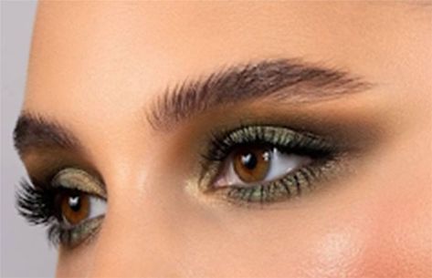 Green Eyeshadow Looks For Brown Eyes, Brow Eyes, Green Eyeshadow Look, Ideas Maquillaje, Green Eyeliner, Green Smokey Eye, Smokey Eye For Brown Eyes, Gold Palette, Lots Of Makeup