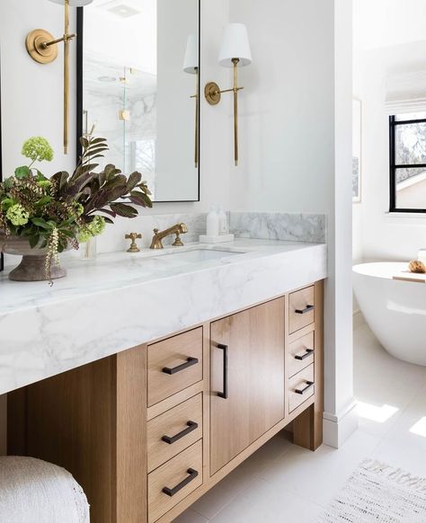 • this gorgeous California spa-inspired primary bath is straight dreamy 💭✨🫧🛁 —— from all the natural light, bright and airy marble to the mix of the soft natural white oak vanities everything is perfect about this one. @puresaltinteriors never disappoints with their designs. ——— This #losgatosproject is a huge inspiration as we are currently speaking with a potential new client looking for a California Spanish inspired full home renovation here in Seattle!! This design embodies everything... Becki Owens Bathroom, Long Bathrooms Ideas, Master Bath Vanity Ideas Double Sinks, Farmhouse Rooms, Tile Shower Niche, 2024 Bathroom, City Bathrooms, Modern Master Bath, Interior Design Portfolio Layout