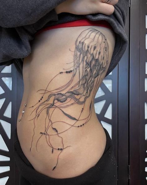 Jelly Fish Tattoos, Medusa Animal, Ocean Tattoos Ideas, Tattoo Jellyfish, 42 Tattoo, First Tattoos, Earthy Tattoos, Funky Tattoos, Jellyfish Tattoo