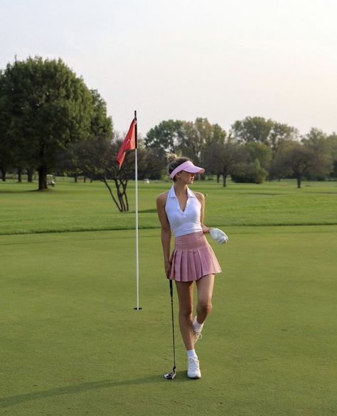 Girl Golf Outfit, Outfit Golf, Cute Golf Outfit, Cute Golf, Golf Attire Women, Tennis Outfits, Golf Inspiration, Girls Golf, Fotografi Vintage