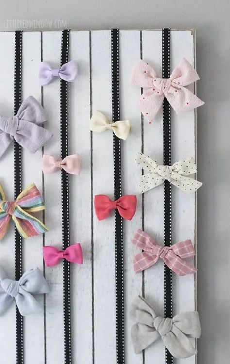 Easy DIY Bow Holder - Little Red Window Bow Holder Diy, Easy Diy Bow, Diy Hair Bow Holder, Diy Bow Holder, Window Crafts, Bow Organizer, Make A Bow, Daily Ideas, Valentines Pillows