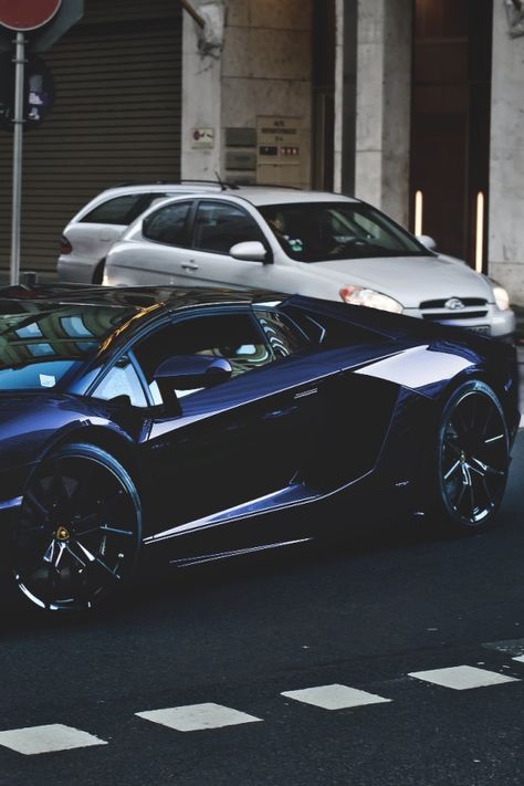 Lamborghini// I know it's black but it kinda looks like a dark navy blue. That would be an awesome color for a Lamborghini!! Navy Fiony, By Fate I Conquer, Blue Lamborghini, Living In Car, Car Livery, Car Sport, New Luxury Cars, Street Punk, Classic Hot Rod