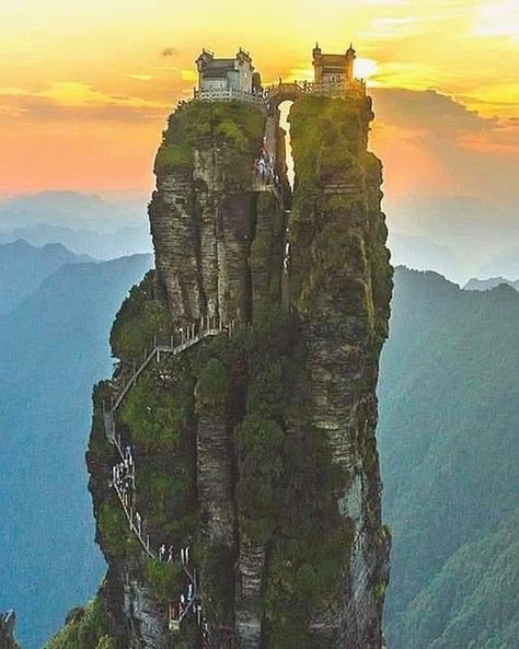 168 Likes, 6 Comments - Our Earth (@ourearth_org) on Instagram: “The Fanjingshan or Mount Fanjing, located in Tongren, Guizhou province, is the highest peak of the…” Monastery Aesthetic, China Temple, Red Clouds, Red Cloud, Twin Peaks, Sea Level, The Temple, Mountain Landscape, 16th Century