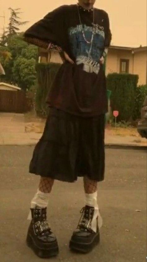 Men In Skirts Outfit, Oversized Tshirt Skirt Outfit Korean, Masculine Outfits With Skirts, Long Skirt Outfit Grunge, Fairy Grunge Outfit Skirt, Guy In Skirt Outfit, Grunge Outfits With Skirt, Plus Size Mall Goth, Grunge Outfits Skirt