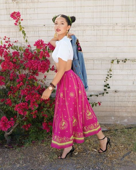 Sombrero Outfit, Mexican Outfits For Women, Mexican Dresses Traditional, Mexican Traditional Clothing, Outfit Mexicano, Angela Aguilar, Traditional Mexican Dress, Spring Attire, Creative Outfits