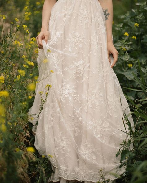 Bohemian wedding dress #dress38_dulianytska Click 👆🏻click Cotton lace, silk or satin 🌾 The original fabric is actually no longer available, but I will provide many good replacement options so you can choose the one you like. #laceweddingdress #weddingdresslace #bohoweddingdress #vintageweddingdress Vintage Earthy Wedding Dress, Folksy Wedding Dress, Wild Wedding Dress, Boho Wedding Dress Lace Vintage Romantic, Lace Blush Wedding Dress, Boho Vintage Wedding Dress, Blush Lace Wedding Dress, Vintage Bohemian Wedding Dress, Vintage Wedding Dress Boho