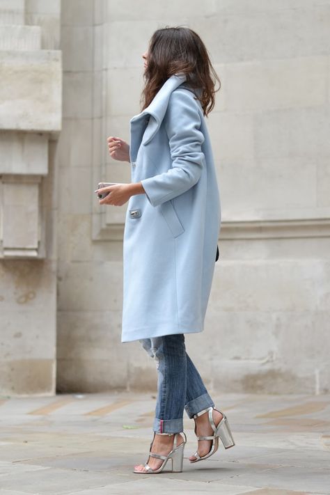 Fashion Cognoscente: Fashion Cognoscenti Inspiration: Coats Light Blue Coat, Looks Jeans, Pastel Outfit, Blue Coat, Blue Coats, Fashion Weeks, Fashion Mode, Mode Inspiration, Pastel Blue