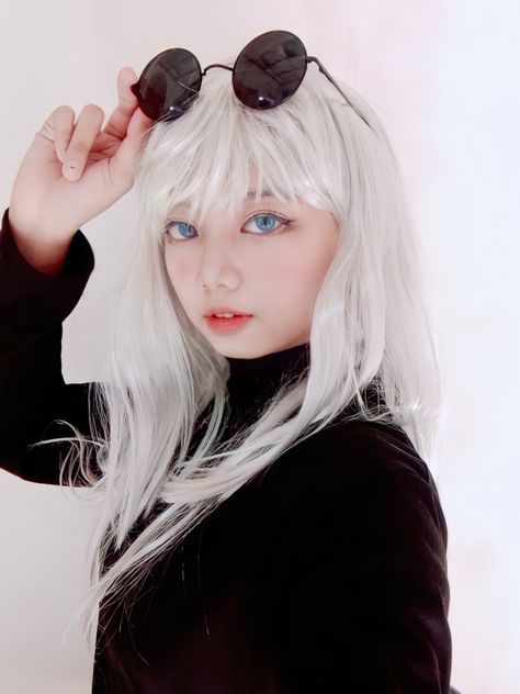 Gojo Satoru Girl Version // Jujutsu Kaisen Gojo Girl Version, Gojo Cosplay Girl, Female Cosplay Ideas, Kakashi Hokage, Halloween Duos, Fix Makeup, Easy Cosplay, Anime Halloween, Cosplay Diy