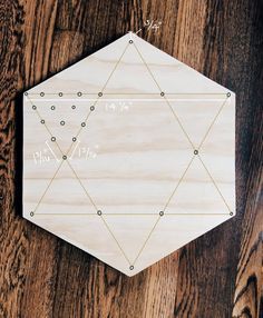 Wood Crafts For Kids, Chinese Board Games, Board Games For Family, Chinese Checkers Board, Aggravation Board Game, Checkers Board Game, Checkers Board, Diy Yard Games, Pallet Home Decor