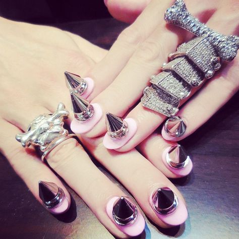 Visual kei nails Vkei Nails, Instagram Nails, New Bands, Nov 6, Videos Design, Miu Miu Ballet Flats, Visual Kei, Pandora Charm Bracelet, Heart Ring