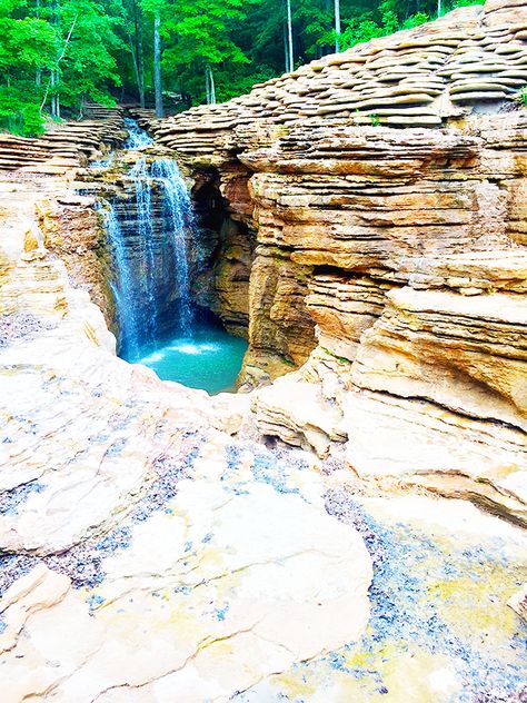 Things To Do in the Ozarks Mountains, Table Rock Lake and Branson, Missouri | Venus Trapped in Mars || Dallas Tablerock Lake Missouri, Table Rock Lake Missouri, Missouri Hiking, Branson Missouri Vacation, Dallas Things To Do, Missouri Vacation, Dogwood Canyon, Arkansas Road Trip, Fishing Table