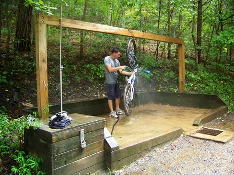 Bike Wash Station Diy, Mountain Bike Wash Station, Motorcycle Wash Station, Bike Wash Station, Mountain Bike Storage, Bike Storage Ideas, Rack Velo, Mountain Biking Quotes, Mountain Biking Trails