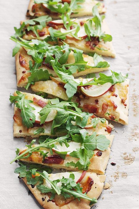 Apple Flatbread, Asparagus Flatbread, Flatbread Appetizers, Veggie Flatbread, Easy Flatbread Recipes, Flatbread Pizza Recipes, Grilled Flatbread, Easy Flatbread, Homemade Flatbread