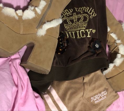 Brown And Pink Aesthetic Y2k, Pink Brown Aesthetic, Pink And Brown Aesthetic, Juicy Couture 2000s, Senior Aesthetic, 2000s Baddie, Mcbling Gyaru, Pink Y2k Outfit, Paris And Nicole