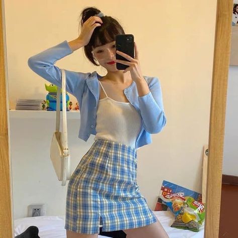 f5c3dd7514bf620a1b85450d2ae374b1desc47064342ri Elegante Casual, Korean Girl Fashion, Ulzzang Fashion, Plaid Skirt, Girly Outfits, Korean Outfits, Teen Fashion Outfits, Looks Vintage, Kawaii Fashion