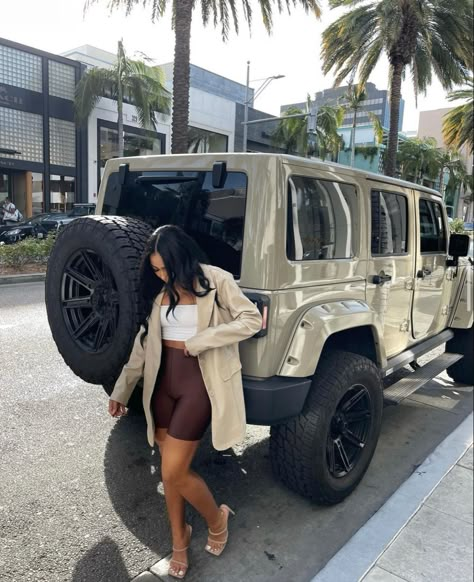 White Interior Jeep Wrangler, Jeep Wrangler Black Woman, White Jeep Tan Interior, Dream Jeep Aesthetic, Jeep Wrangler Vision Board, Jeep Wrangler 2023 Interior, Tan Jeep Wrangler Sahara, Jeep Wrangler Designs, Cool Jeeps Wrangler Interior