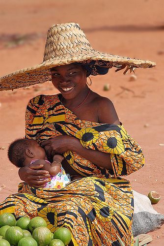 Togo Mother Breastfeeding, by Luca Gargano, Flickr | by NaturalMamaNZ.blogspot.co.nz Breastfeeding Art, African People, Jolie Photo, People Of The World, World Cultures, African Culture, African Beauty, Mother And Baby, 인물 사진