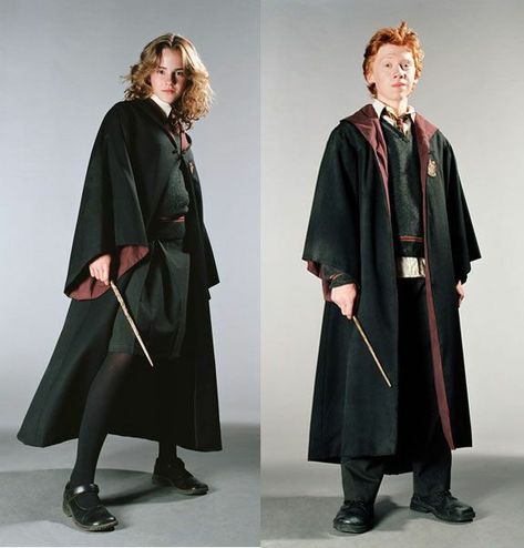 Harry Potter Hogwarts Uniform, Hogwarts Student Costume, Hogwarts Gryffindor Uniform, Harry Potter School Uniform, Gryffindor Robes, Hogwarts School Uniform, Harry Potter Fashion, Harry Potter Gryffindor Robe, Hogwarts Style